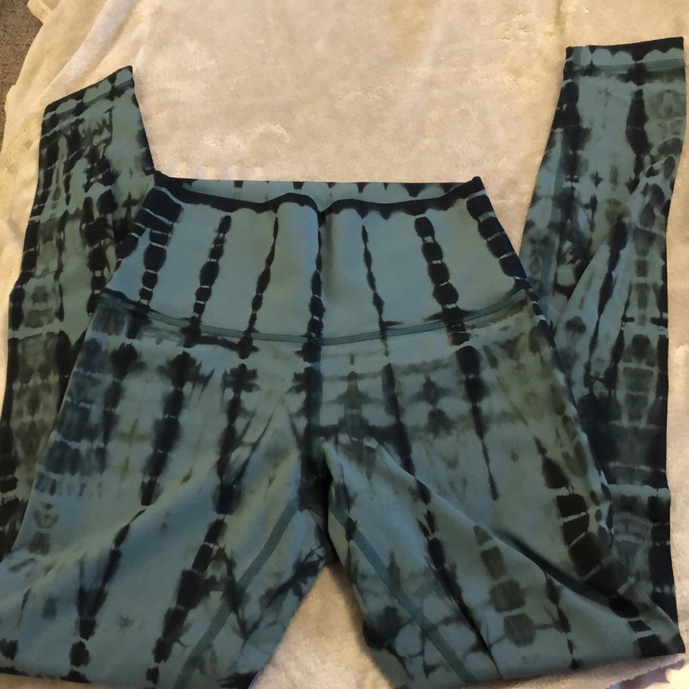 LULULEMON tie dye shibori tights